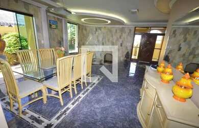 Imagem: A casa possui 4 Dormitórios, 5 Banheiros, 5 Vagas na garagem