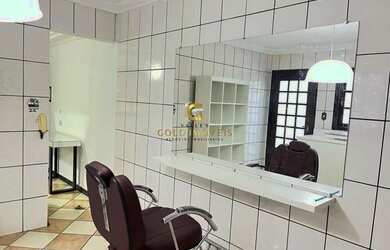 Imagem: A casa possui 2 Dormitórios, 2 Banheiros, 2 Vagas na garagem