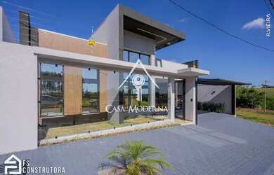 Imagem: A casa possui 3 Dormitórios, 3 Banheiros, 2 Vagas na garagem