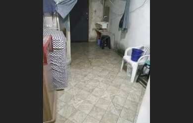 Imagem: A casa possui 1 Dormitório, 1 Banheiro e está localizado