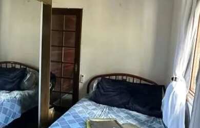 Imagem: A casa possui 3 Dormitórios, 2 Banheiros, 3 Vagas na garagem