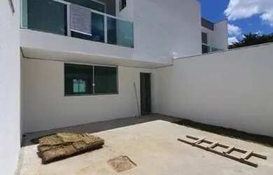 Imagem: A casa possui 3 Dormitórios, 2 Banheiros, 3 Vagas na garagem