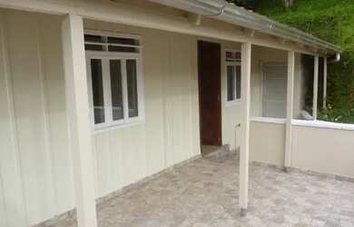 Imagem: A casa possui 2 Dormitórios, 1 Banheiro e está localizado