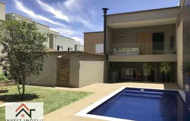 Imagem: A casa possui 4 Dormitórios, 1 Banheiro, 2 Vagas na garagem