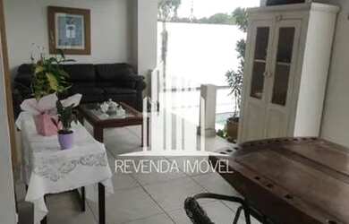 Imagem: A casa possui 4 Dormitórios, 5 Banheiros, 4 Vagas na garagem