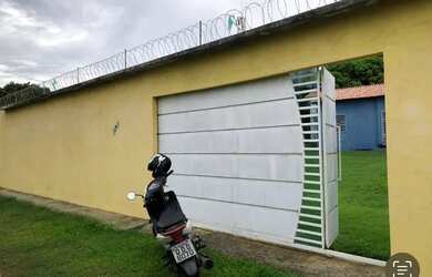 Imagem: A casa possui 2 Dormitórios, 1 Banheiro, 5 Vagas na garagem