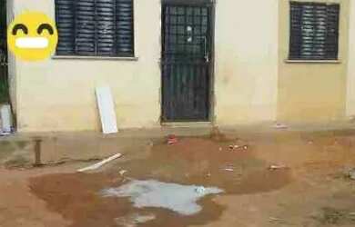 Imagem: A casa possui 2 Dormitórios, 1 Banheiro e está localizado