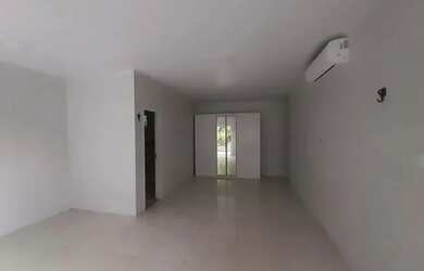 Imagem: A casa possui 3 Dormitórios, 2 Banheiros e está localizado