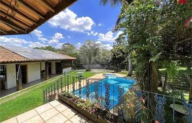 Imagem: A casa em condomínio à venda possui 4 Dormitórios, 4 Banheiros