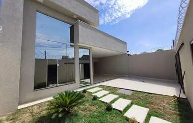 Imagem: A casa possui 3 Dormitórios, 4 Banheiros, 4 Vagas na garagem