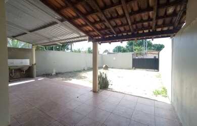 Imagem: A casa possui 3 Dormitórios, 1 Banheiro e Ar-condicionado e