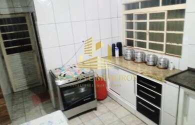 Imagem: A casa possui 2 Dormitórios, 2 Banheiros, 1 Vaga na garagem