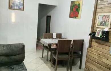 Imagem: A casa possui 2 Dormitórios, 1 Banheiro, 2 Vagas na garagem