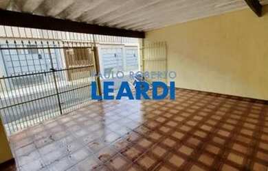 Imagem: A casa possui 4 Dormitórios, 3 Banheiros, 4 Vagas na garagem