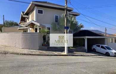 Imagem: A casa em condomínio possui 4 Dormitórios, 4 Banheiros, 2