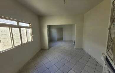 Imagem: A casa possui 3 Dormitórios, 3 Banheiros, 2 Vagas na garagem