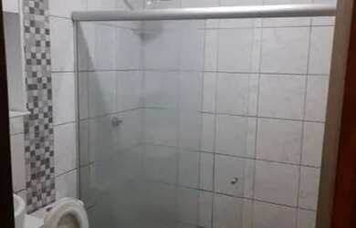 Imagem: A casa possui 2 Dormitórios, 1 Banheiro, 2 Vagas na garagem