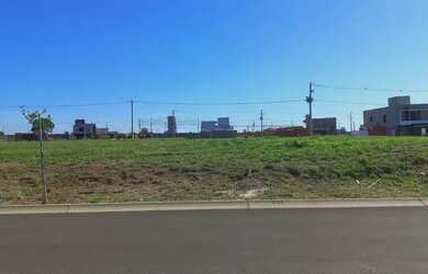 Imagem: O terreno à venda possui e está localizado em Jardim Jockey