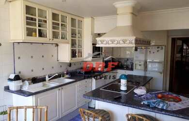 Imagem: A casa possui 3 Dormitórios, 2 Banheiros, 3 Vagas na garagem