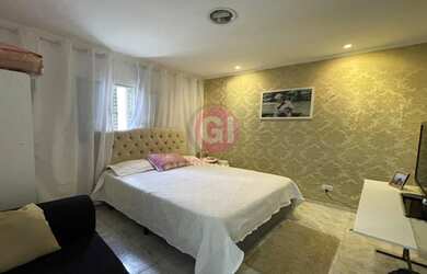 Imagem: A casa possui 3 Dormitórios, 1 Banheiro, 5 Vagas na garagem