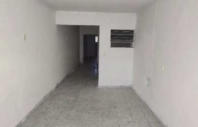 Imagem: A casa possui 3 Dormitórios e 2 Banheiros e está localizado