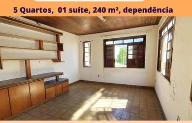 Imagem: A casa e possui 5 Dormitórios, Suítes, 4 Banheiros, 3 Vagas