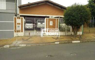 Imagem: A casa possui 3 Dormitórios, 3 Banheiros, 2 Vagas na garagem