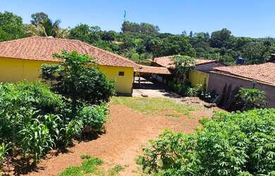 Imagem: A casa possui 3 Dormitórios, 3 Banheiros, 1 Vaga na garagem