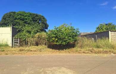 Imagem: O terreno possui 450m² de Área e está localizado em Vila