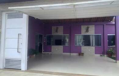 Imagem: A casa possui 4 Dormitórios, 4 Banheiros, 2 Vagas na garagem