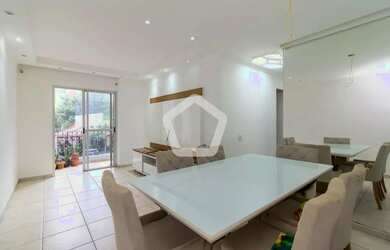 Imagem: O apartamento possui 3 Dormitórios, 1 Banheiro, 1 Vaga na garagem