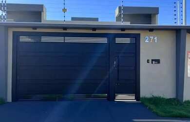 Imagem: A casa possui 2 Dormitórios, 2 Banheiros, 2 Vagas na garagem