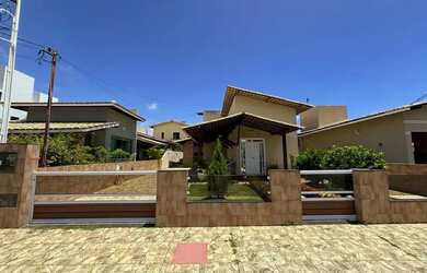 Imagem: A casa em condomínio possui 4 Dormitórios, 3 Banheiros, 2