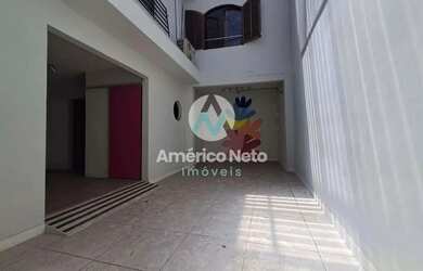 Imagem: A casa possui 4 Dormitórios, 2 Banheiros, 2 Vagas na garagem