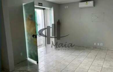 Imagem: A casa possui 1 Dormitório, 2 Banheiros, 4 Vagas na garagem