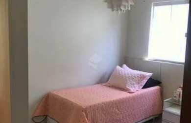 Imagem: A casa possui 3 Dormitórios, 2 Banheiros, 2 Vagas na garagem