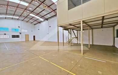 Imagem: O depósito possui 420m² de Área e está localizado em Ribeirão