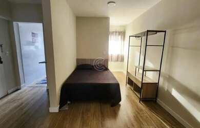 Imagem: O apartamento possui 1 Dormitório, 1 Banheiro, 1 Vaga na garagem