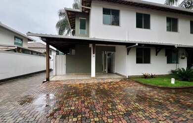 Imagem: A casa em condomínio possui 3 Dormitórios, 3 Banheiros, 2