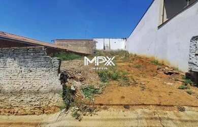 Imagem: O terreno possui 250m² de Área e está localizado em Piracicamirim