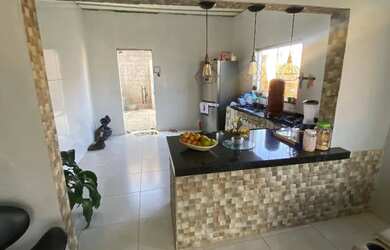 Imagem: A casa possui 2 Dormitórios, 1 Banheiro, 1 Vaga na garagem