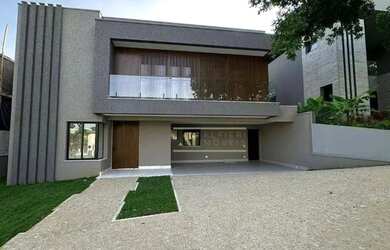 Imagem: A casa em condomínio possui 4 Dormitórios, 5 Banheiros, 4