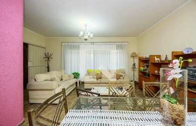 Imagem: A casa possui 3 Dormitórios, 3 Banheiros, 1 Vaga na garagem