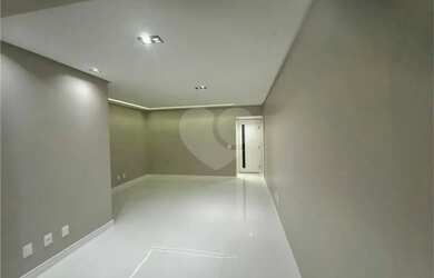 Imagem: O apartamento possui 3 Dormitórios, 3 Banheiros, 2 Vagas na