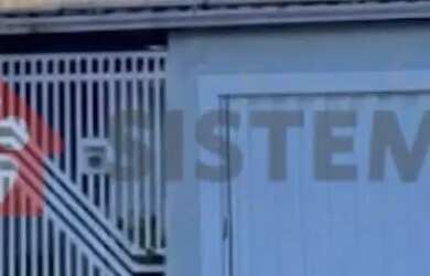 Imagem: A casa possui 3 Dormitórios, 3 Banheiros, 2 Vagas na garagem