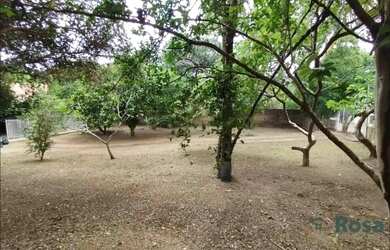 Imagem: A casa possui 2 Dormitórios, 3 Banheiros, 4 Vagas na garagem