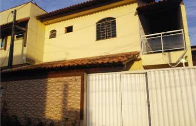 Imagem: A casa possui 2 Dormitórios, 2 Banheiros, 1 Vaga na garagem