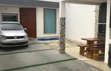 Imagem: A casa possui 3 Dormitórios, 3 Banheiros, 2 Vagas na garagem