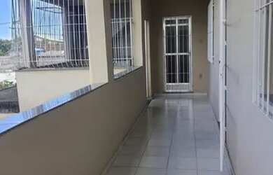 Imagem: A casa possui 3 Dormitórios, 2 Banheiros e 2 Vagas na garagem