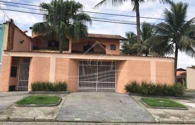 Imagem: A casa possui 4 Dormitórios, 4 Banheiros, 291m² de Área e